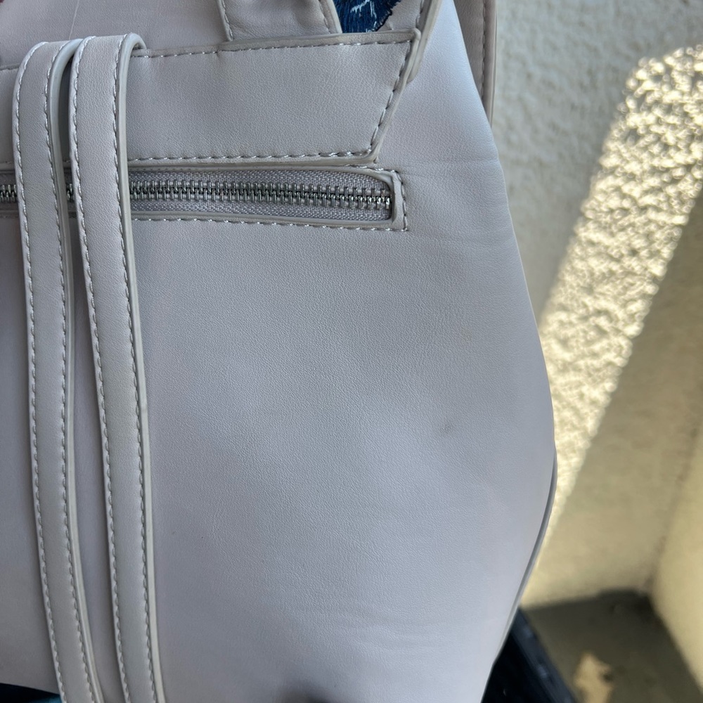 Backpack - Picture 2 of 4